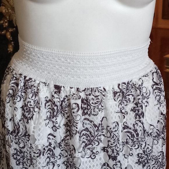 Skirt - Picture 2 of 3